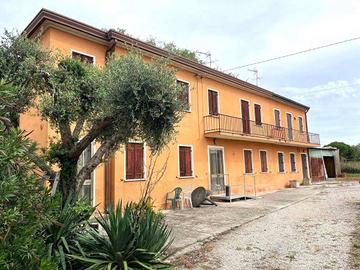 Villa di 110 m² con 5 locali e box auto a Ospedale