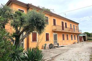Villa di 110 m² con 5 locali e box auto a Ospedale