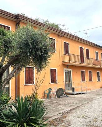 Villa di 110 m² con 5 locali e box auto a Ospedale