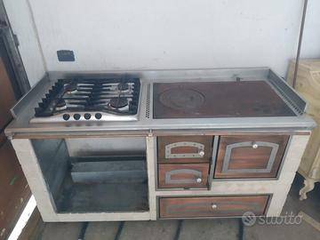 cucina economica in muratura con gas e forno