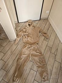 tuta in velluto beige di duca home