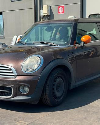 MINI CLUBMAN R55 per ricambi usati N47C16A
