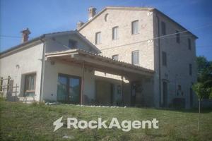 CASALE E B&B CON RISTORANTE E TERRENO