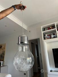 Lampadario a forma di lampadina