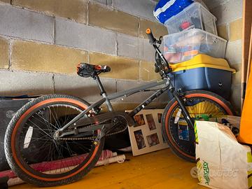 Bmx bicicletta