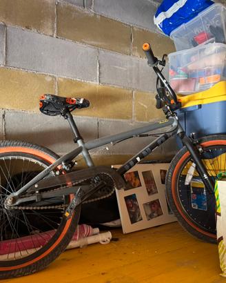 Bmx bicicletta