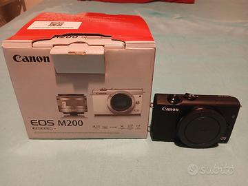 Canon EOS M200 + Obiettivo 15-45mm + SD 32GB