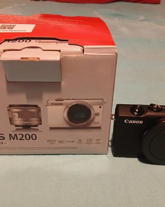 Canon EOS M200 + Obiettivo 15-45mm + SD 32GB