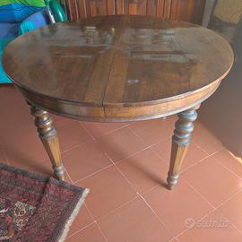 Tavolo antico di noce