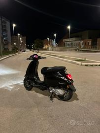 Vespa sprint notte
