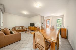 VILLA A SCHIERA A BIBBIANO