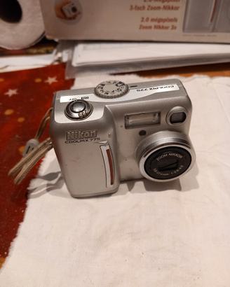 MACCHINA FOTOGRAFICA 