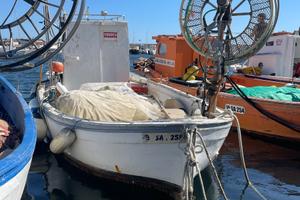 Barca da pesca a motore usata