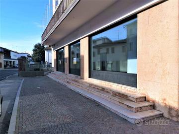 Immobile di 300 m² con 4 locali a Manzano