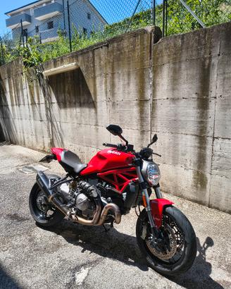 DUCATI MONSTER 821