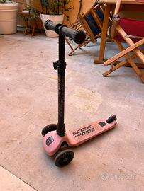 Monopattino per bambini con caschetto