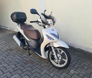 Scooter Suzuki Sixtenn 150 - perfetto