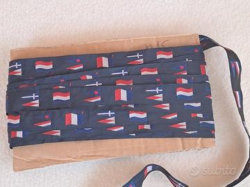 Merceria: passamaneria blu con bandierine 