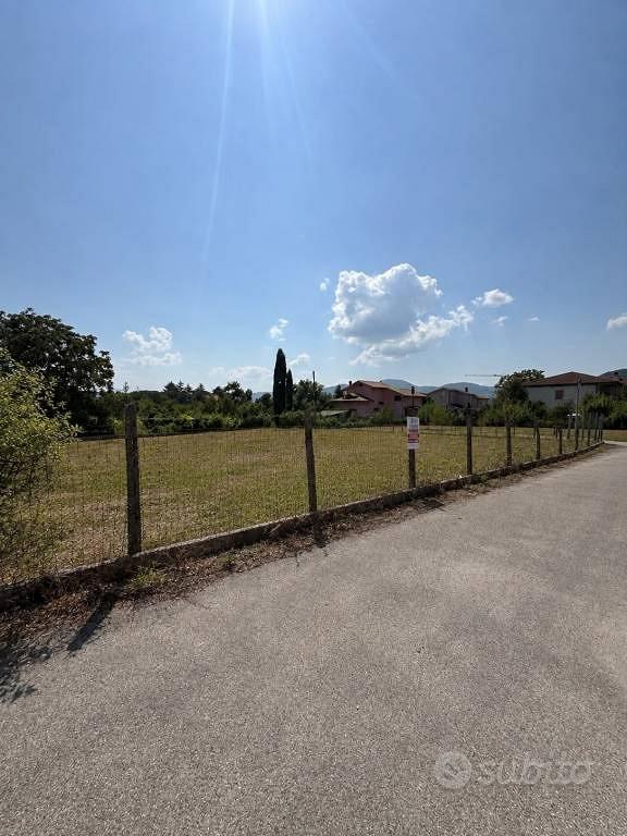 Terreno di 1390 m² a Contigliano - Altro