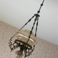 Lampadario ferro battuto e porcellana