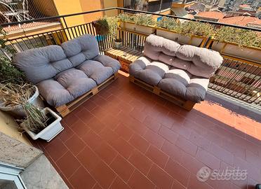 2 divani in legno da giardino-terrazzo + cuscini