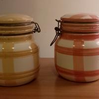 Contenitori di porcellana di zucchero e sale