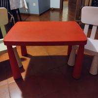 Tavolino con seggiolone per bambini