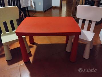 Tavolino con seggiolone per bambini