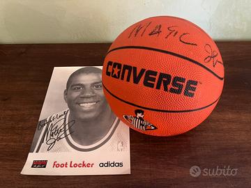 Pallone e foto autografati MAGIC JOHNSON