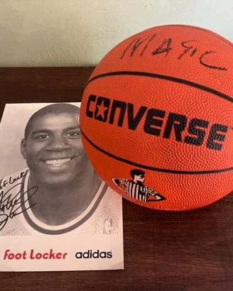 Pallone e foto autografati MAGIC JOHNSON