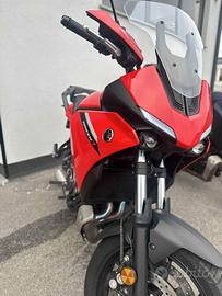 Yamaha Tracer 7 rossa