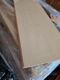 Pavimento laminato chiaro