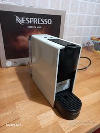 Macchina per il caffè Nespresso, come nuova