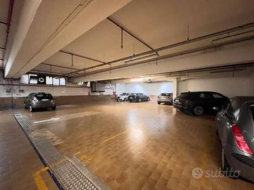 Box / Garage di 1500 m² a Brescia