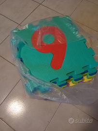 Tappetino puzzle per bambini con lettere + numeri