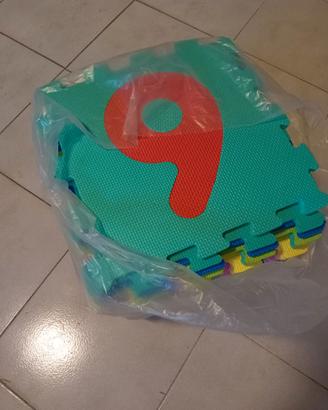 Tappetino puzzle per bambini con lettere + numeri
