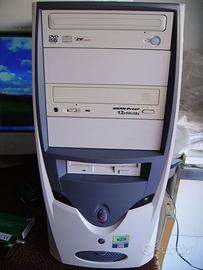 Computer Pentium 4  con accessori