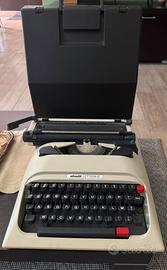 Macchina da scrivere Olivetti lettera 12