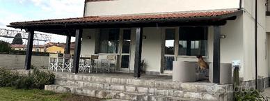 Veranda in legno massello iroko