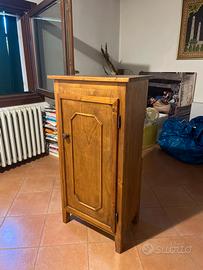 Comodino in legno