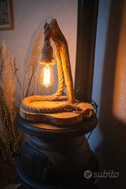 Lampada artigianale in legno e corda – pezzo unico