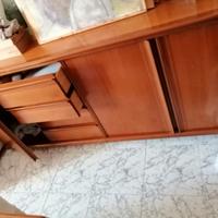 mobile basso piu vetrinetta più libreri di legno