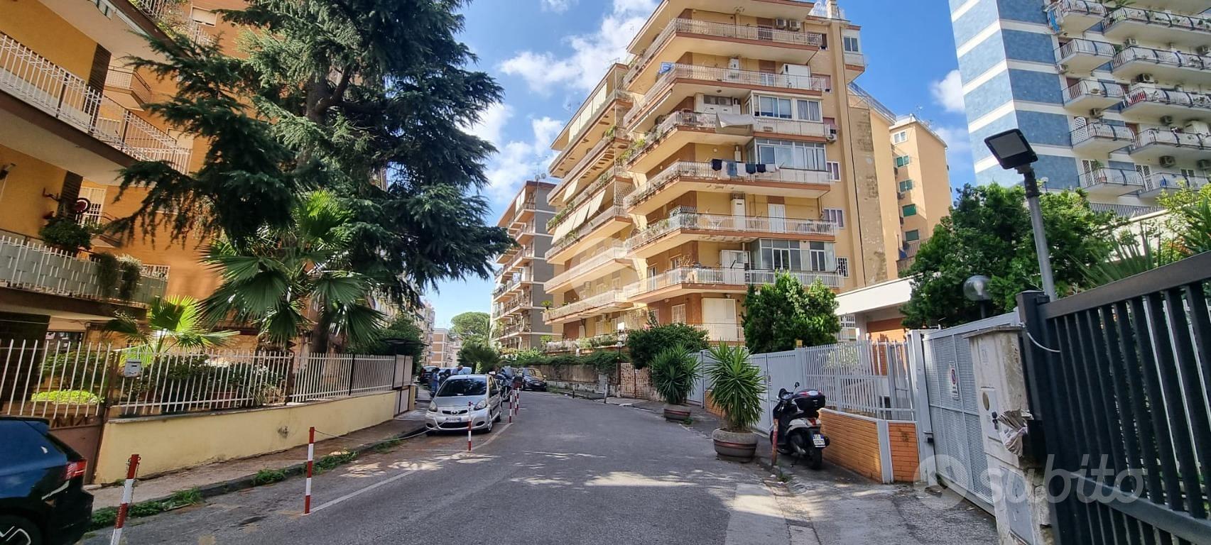 NEGOZIO A NAPOLI - Vista 4