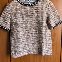 Top elegante in tweed con dettagli perlati ✨