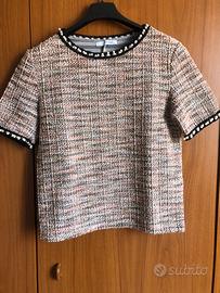 Top elegante in tweed con dettagli perlati ✨