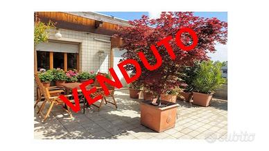 Appartamento di 250 m² con 5 locali e box auto dop