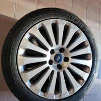 Cerchi in lega Ford 17 con pneumatici estivi