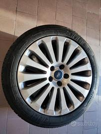 Cerchi in lega Ford 17 con pneumatici estivi