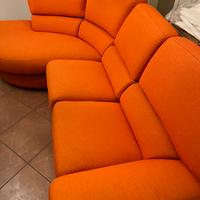 Divano moderno con chaise longue arancione - 250cm