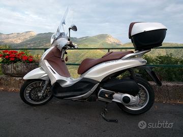 Piaggio Beverly 300 moto scooter